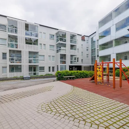 Huoneisto Close To Center And Naesijaervi - Free Parking, Ac, And Two Double Beds