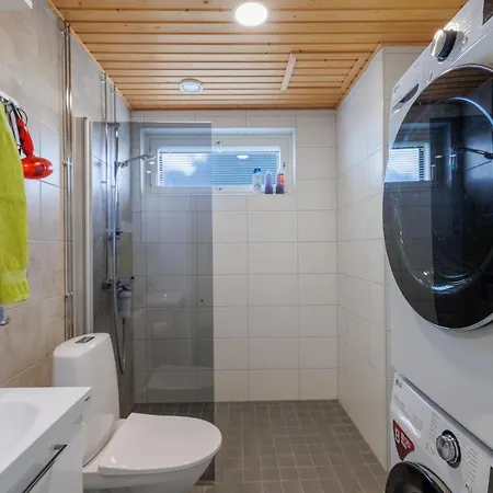 Huoneisto Close To Center And Naesijaervi - Free Parking, Ac, And Two Double Beds